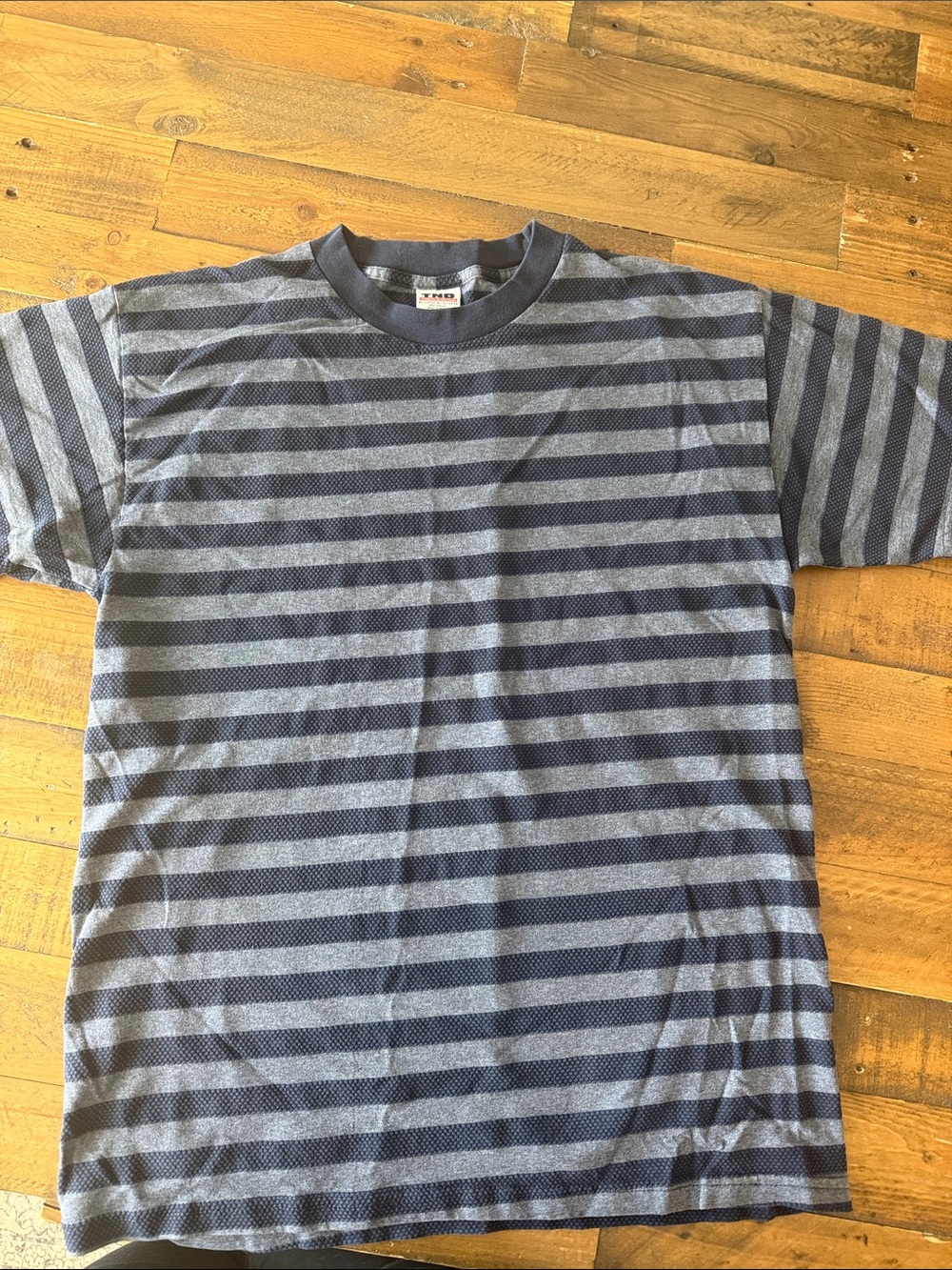 Men's Short-Sleeve Crewneck Stripe Tee in Navy and Gray